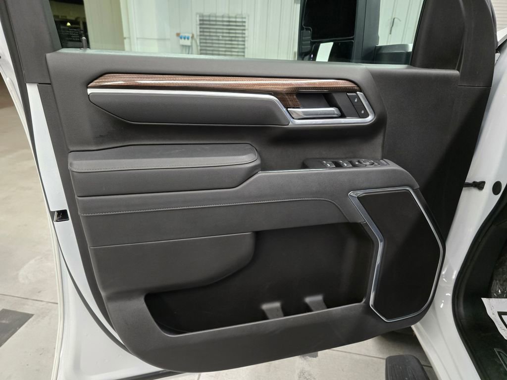 Used 2025 Chevrolet Silverado 2500 LT w/ Convenience Package image 18