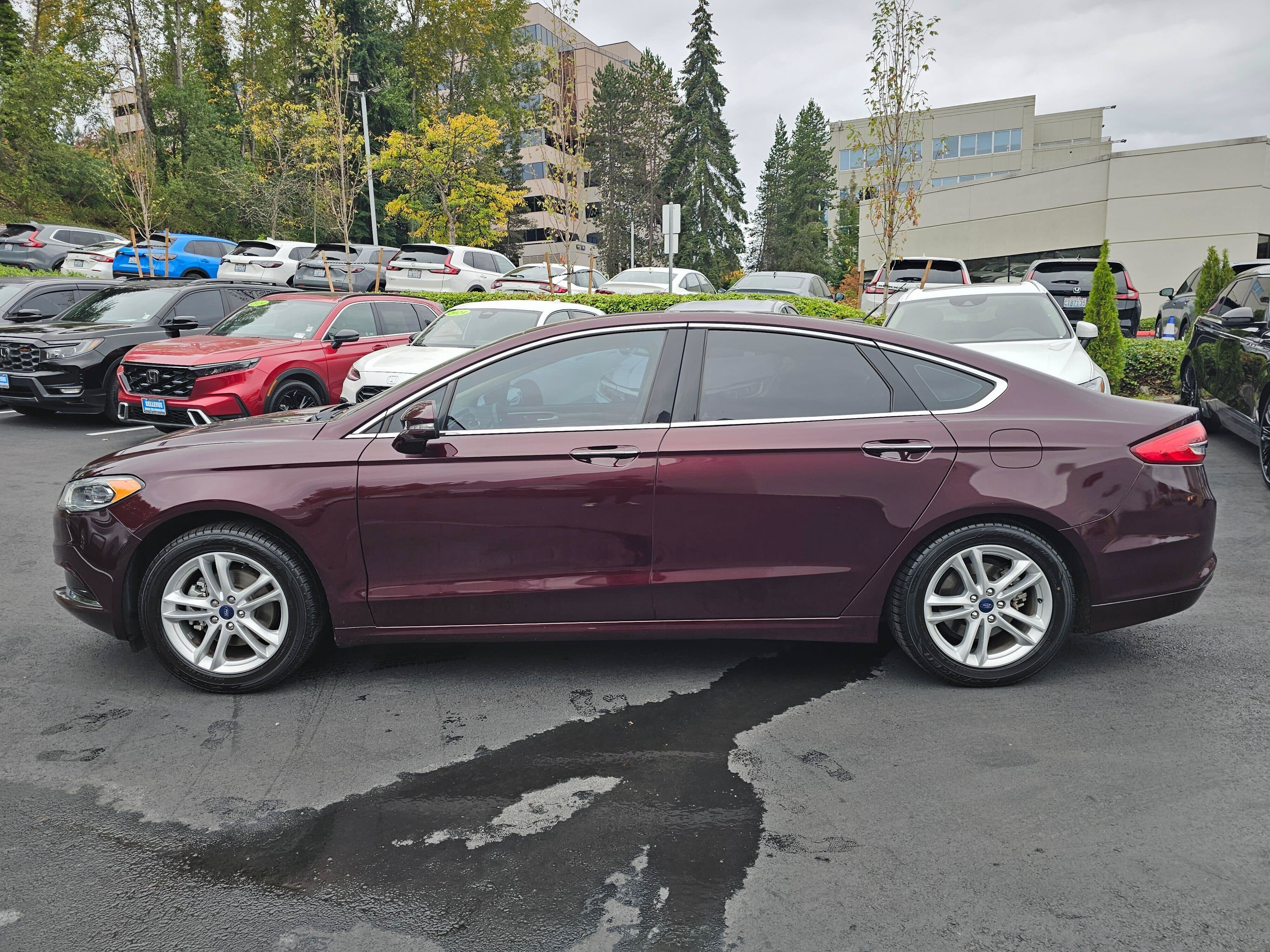 Used 2018 Ford Fusion SE w/ Fusion SE Technology Package FWD image 4
