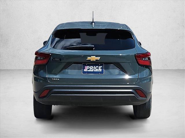 Used 2025 Chevrolet Trax LS w/ LS Convenience Package FWD image 7
