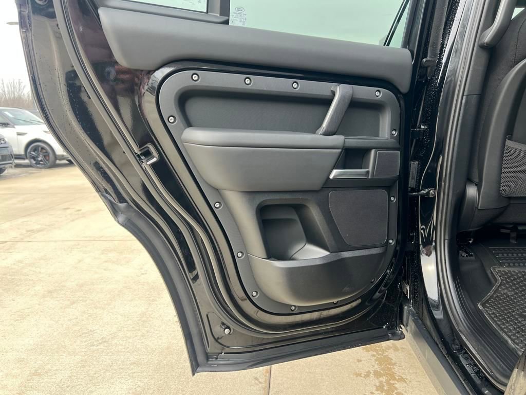 New 2025 Land Rover Defender 110 V8 image 13