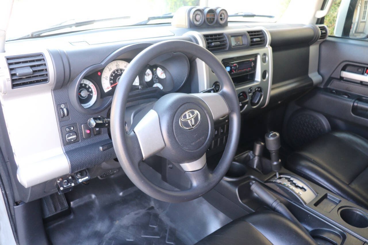 Used 2010 Toyota FJ Cruiser 4WD image 19