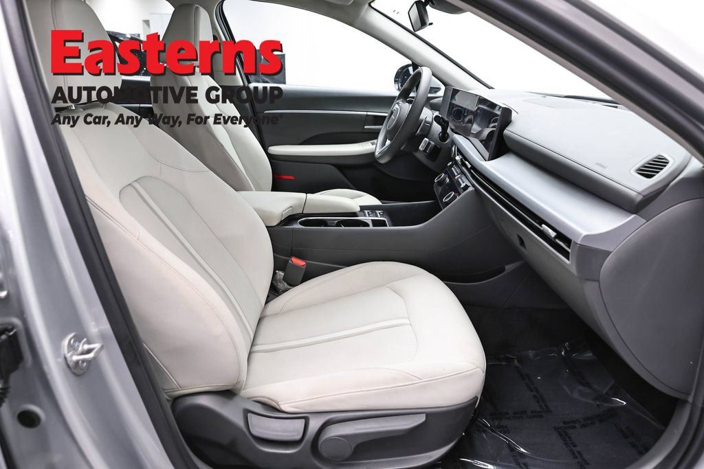 Used 2025 Hyundai Sonata SEL FWD image 24