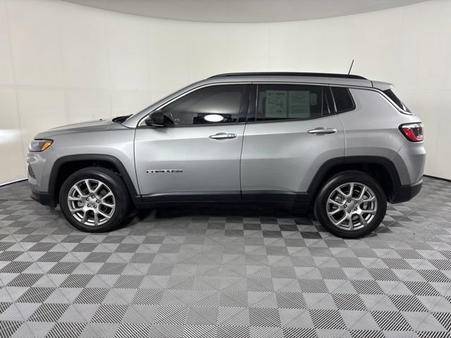 Used 2022 Jeep Compass Latitude AWD/4WD image 9