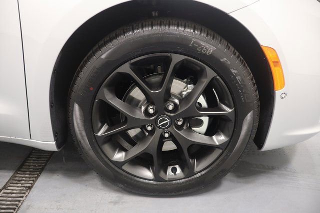 New 2026 Chrysler Pacifica Limited w/ S Appearance Package image 27