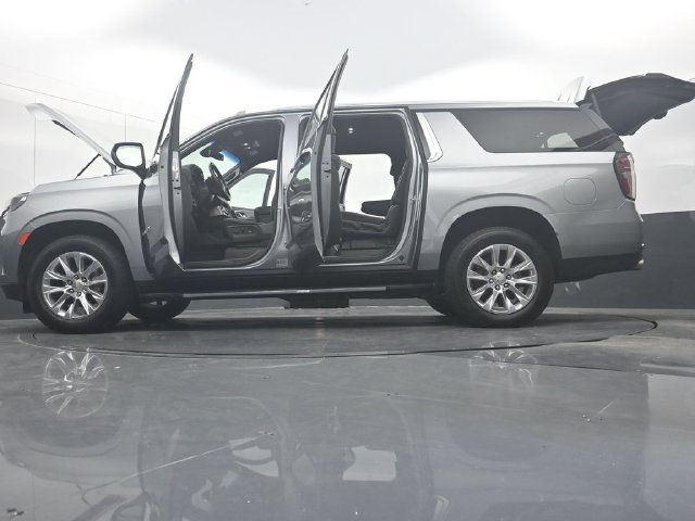 Used 2023 Chevrolet Suburban Premier AWD/4WD image 54