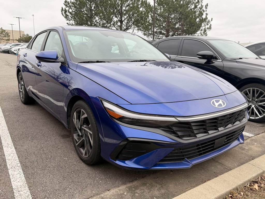 Used 2024 Hyundai Elantra SEL w/ Convenience Package image 3