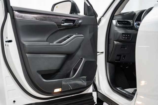 New 2026 Toyota Highlander Platinum image 39
