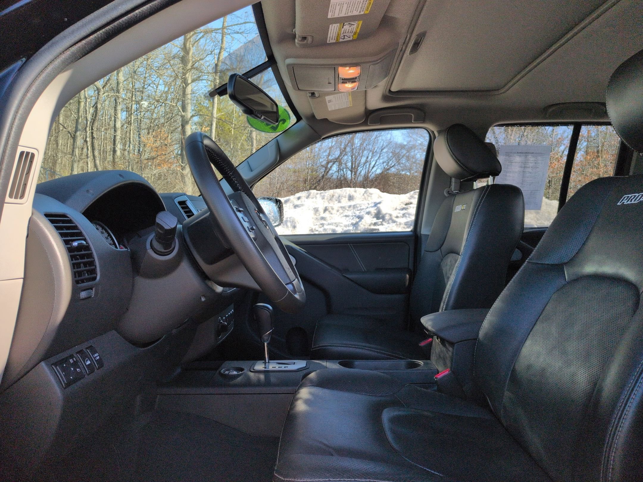 Used 2020 Nissan Frontier PRO-4X image 12