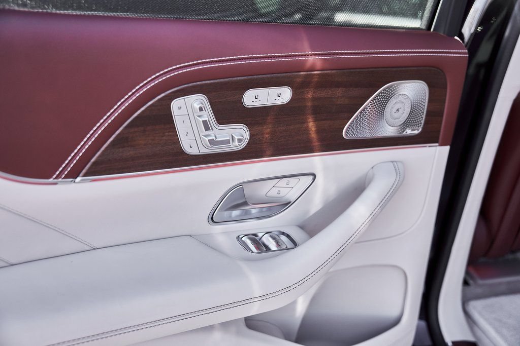 Used 2026 Mercedes-Benz Maybach GLS 600 4MATIC image 49