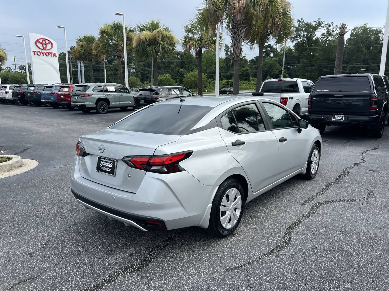 Used 2025 Nissan Versa S FWD image 10