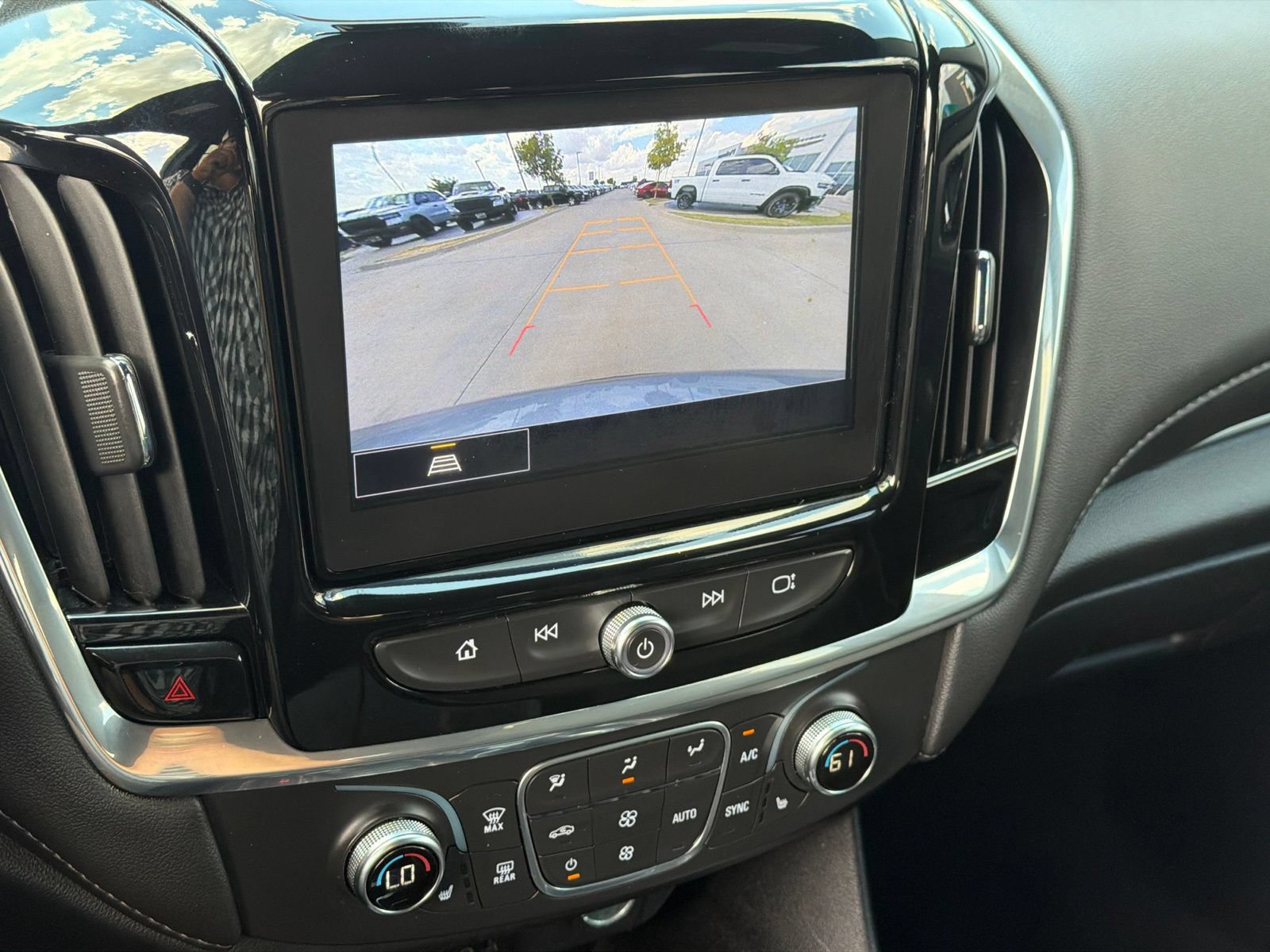 Used 2023 Chevrolet Traverse LT FWD image 22