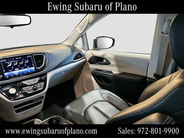 Used 2024 Chrysler Pacifica Limited FWD image 24