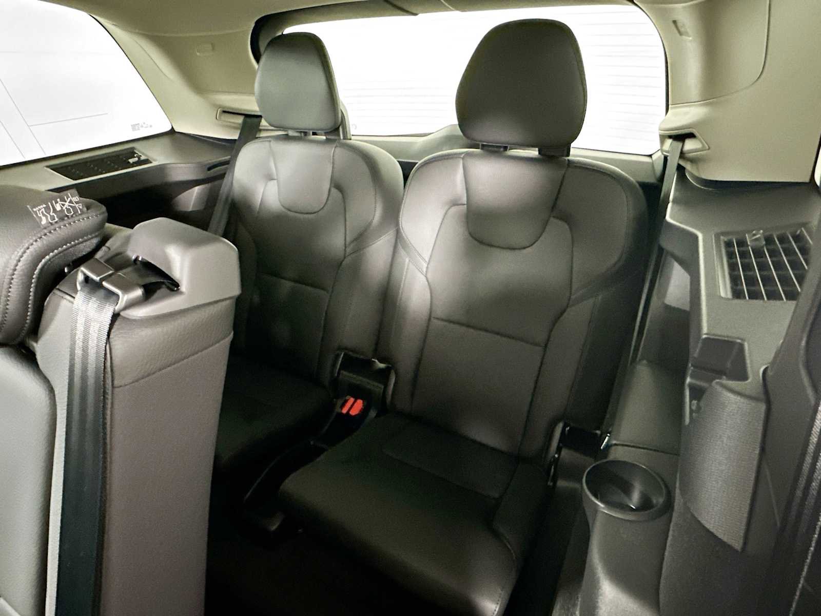 Certified 2025 Volvo XC90 T8 Plus w/ Protection Package Premier image 23