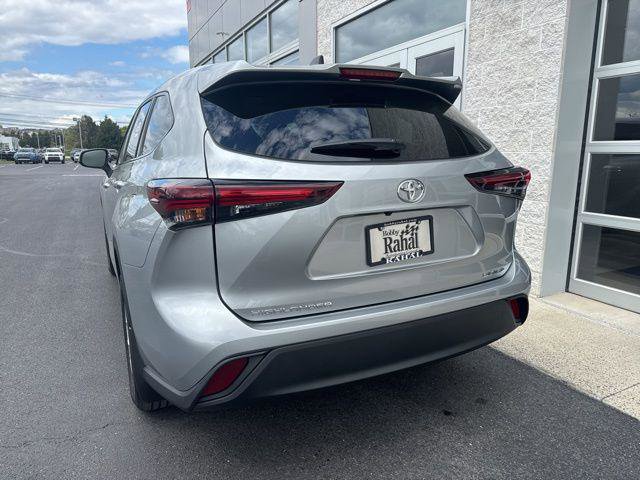 Certified 2024 Toyota Highlander LE AWD/4WD image 5