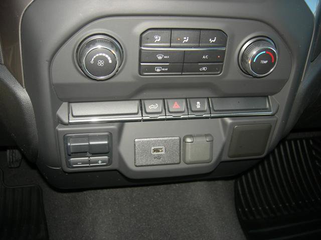 Used 2020 Chevrolet Silverado 1500 Custom w/ Custom Value Package image 15