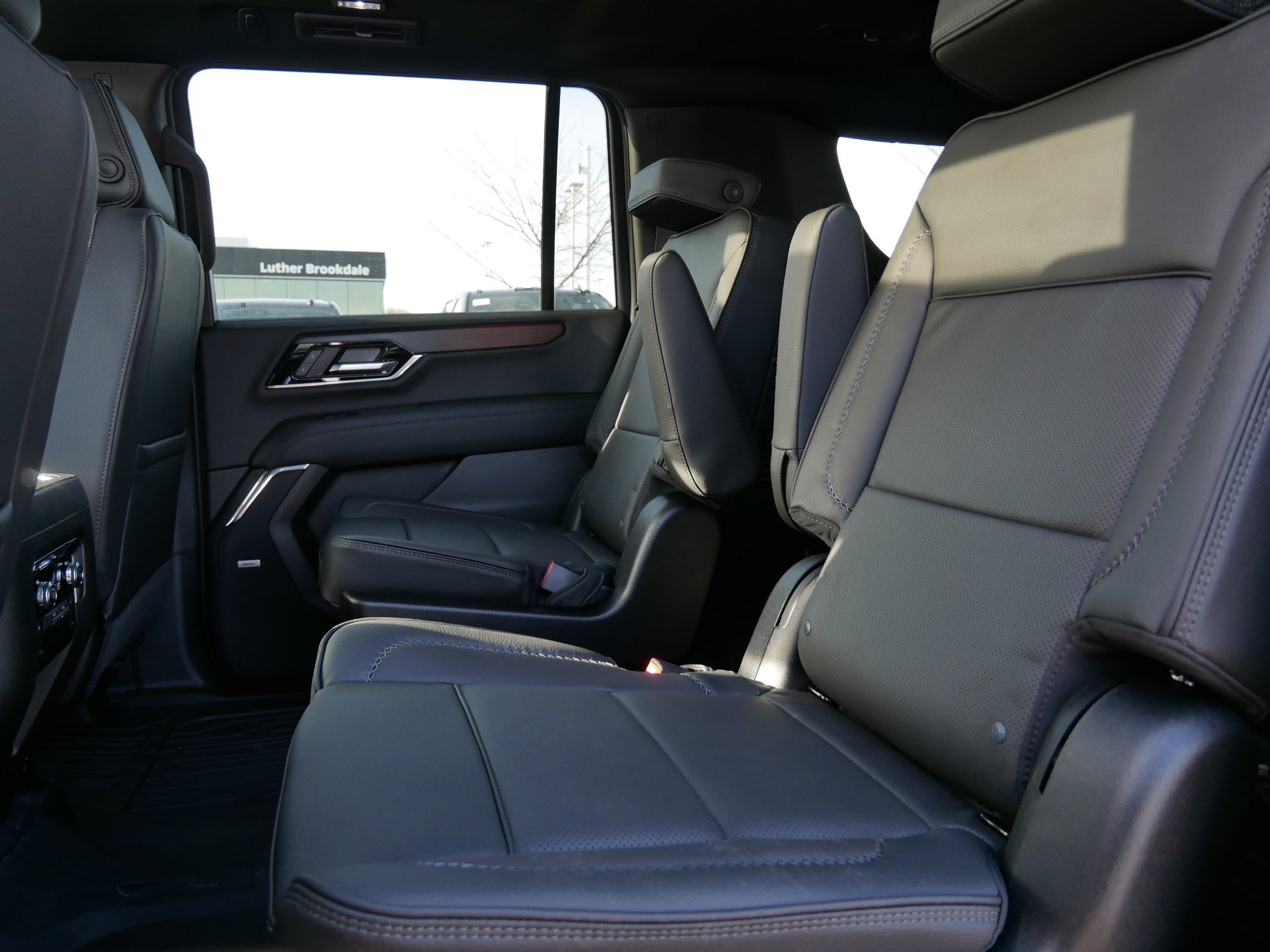 New 2026 GMC Yukon XL Denali w/ Sun & Power Step Package image 5