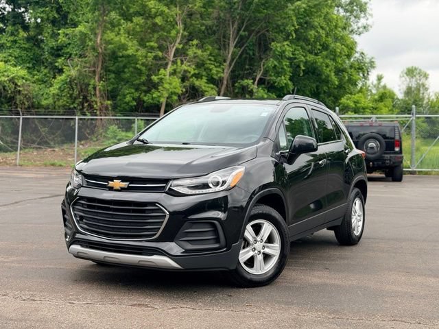 Used 2020 Chevrolet Trax LT w/ LT Convenience Package AWD/4WD image 2