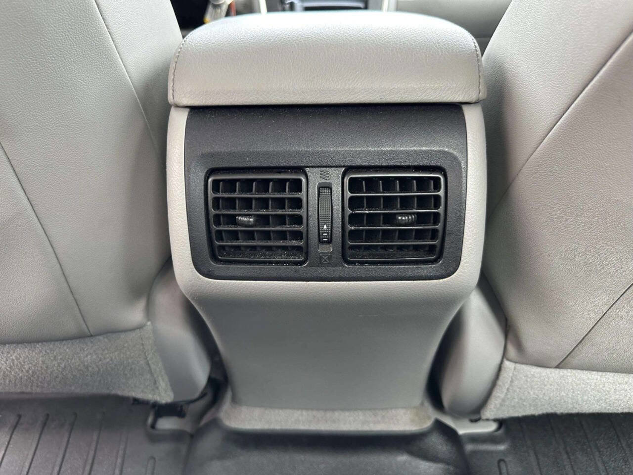 Used 2015 Toyota Camry XLE FWD image 36