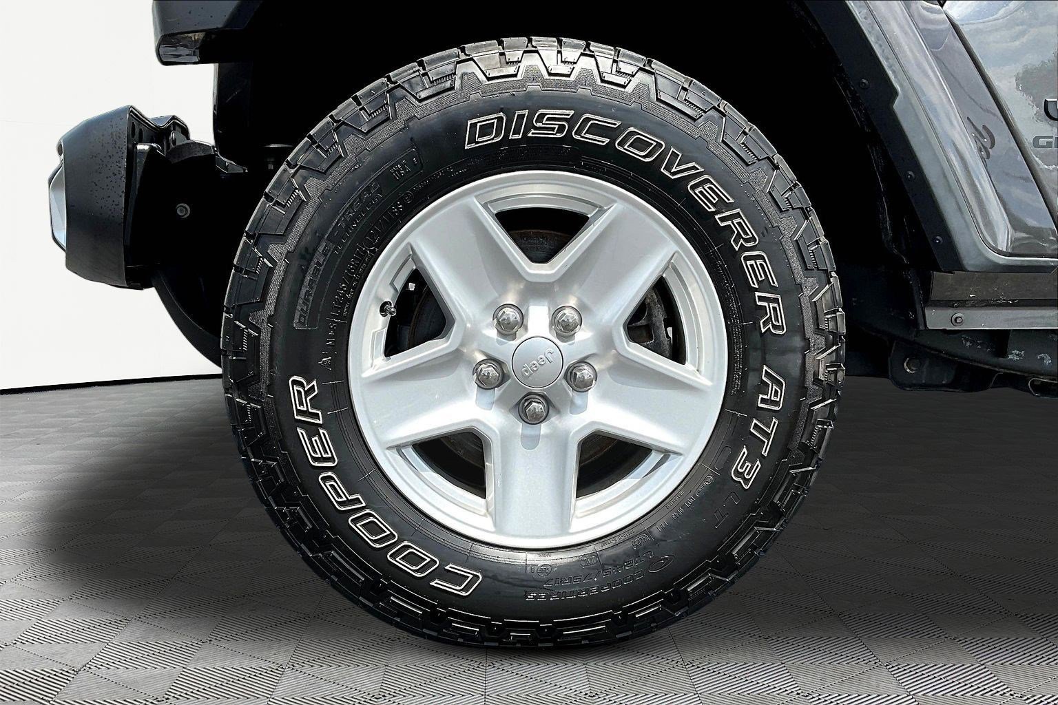 Used 2021 Jeep Gladiator Sport AWD/4WD image 35