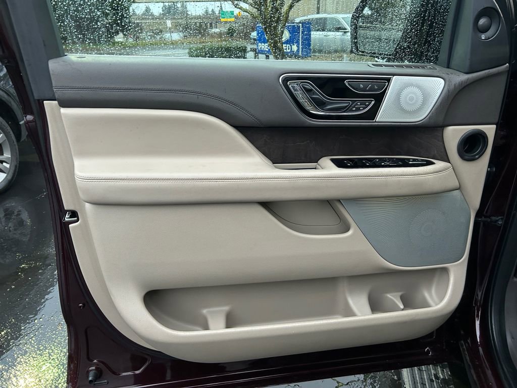 Used 2023 Lincoln Navigator Reserve image 22