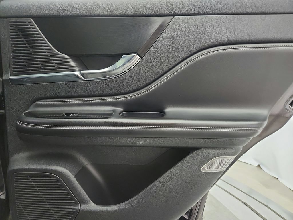Used 2022 Lincoln Corsair AWD w/ Premium Package image 32