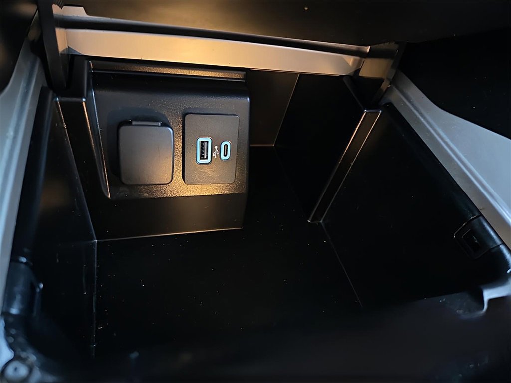 Used 2022 Ford Explorer Platinum w/ Equipment Group 601A image 16