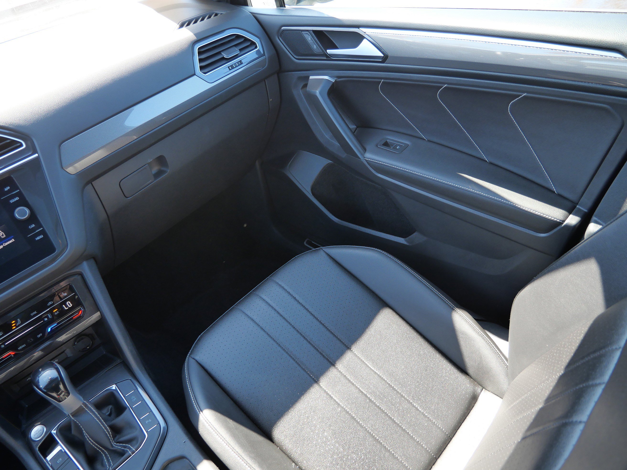 Certified 2023 Volkswagen Tiguan SE R-Line image 11