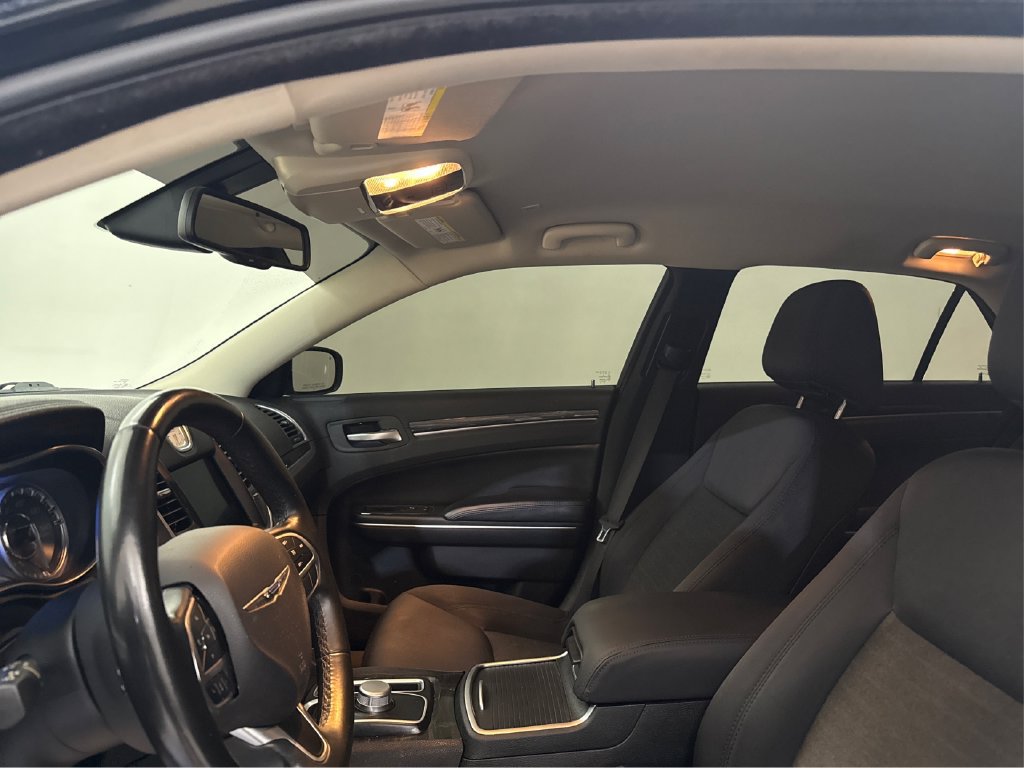 Used 2018 Chrysler 300 Touring w/ Driver Convenience Group RWD image 31