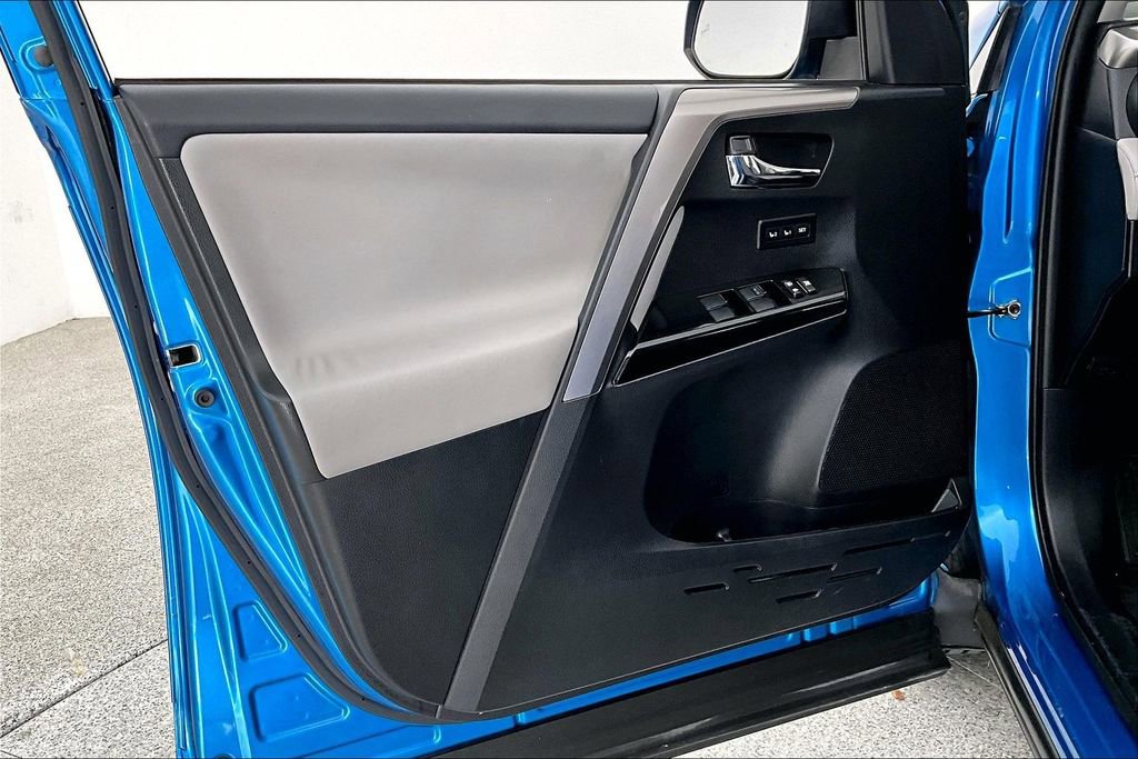 Used 2017 Toyota RAV4 Limited image 22