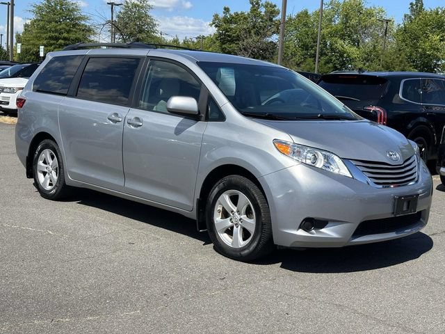 Used 2015 Toyota Sienna LE FWD image 1