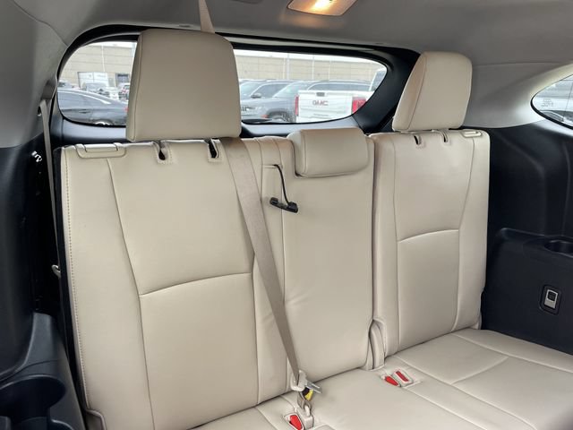 Used 2024 Toyota Highlander Platinum FWD image 27
