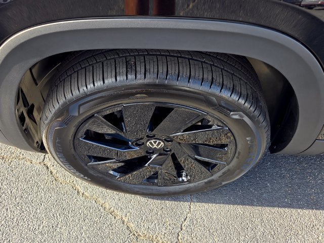 New 2026 Volkswagen Atlas Cross Sport SE FWD image 18