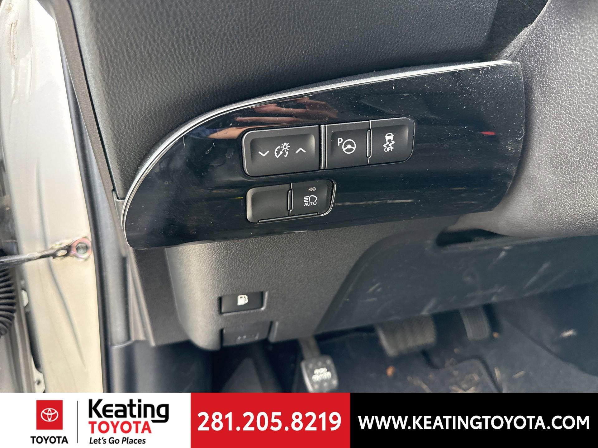 Used 2020 Toyota Prius LE FWD image 13