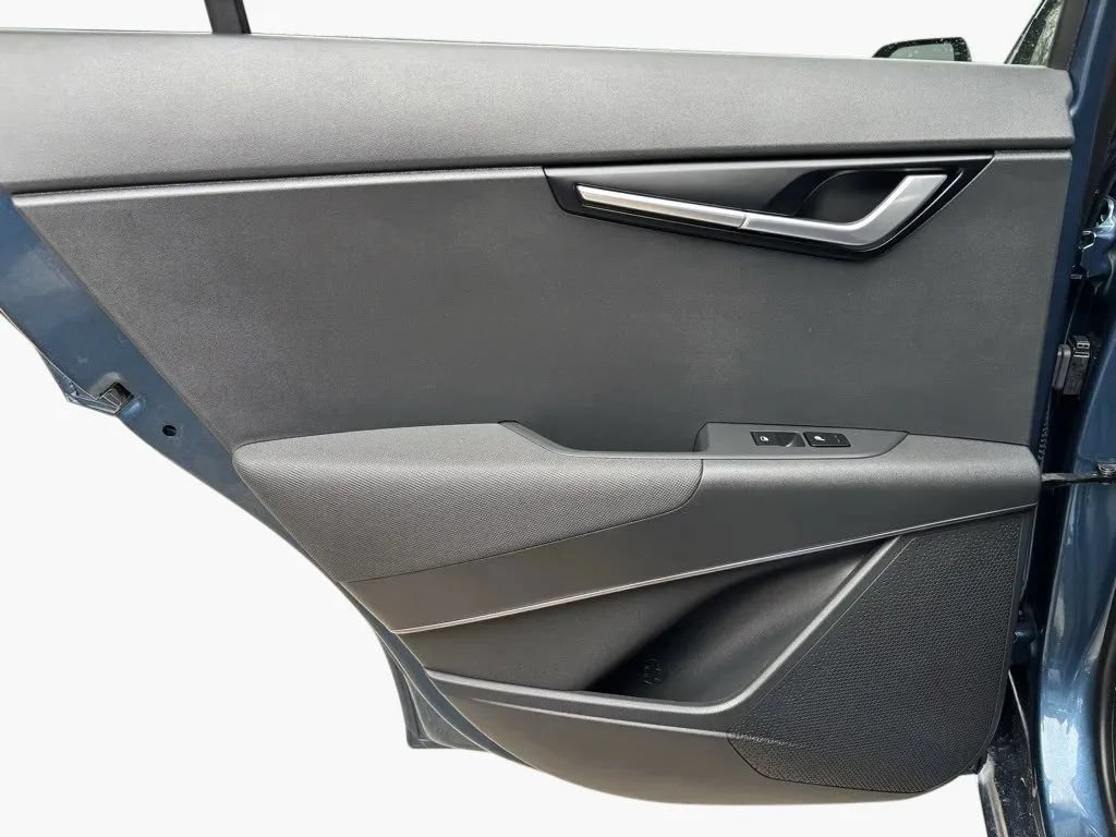 Used 2023 Kia Niro SX Touring FWD image 24