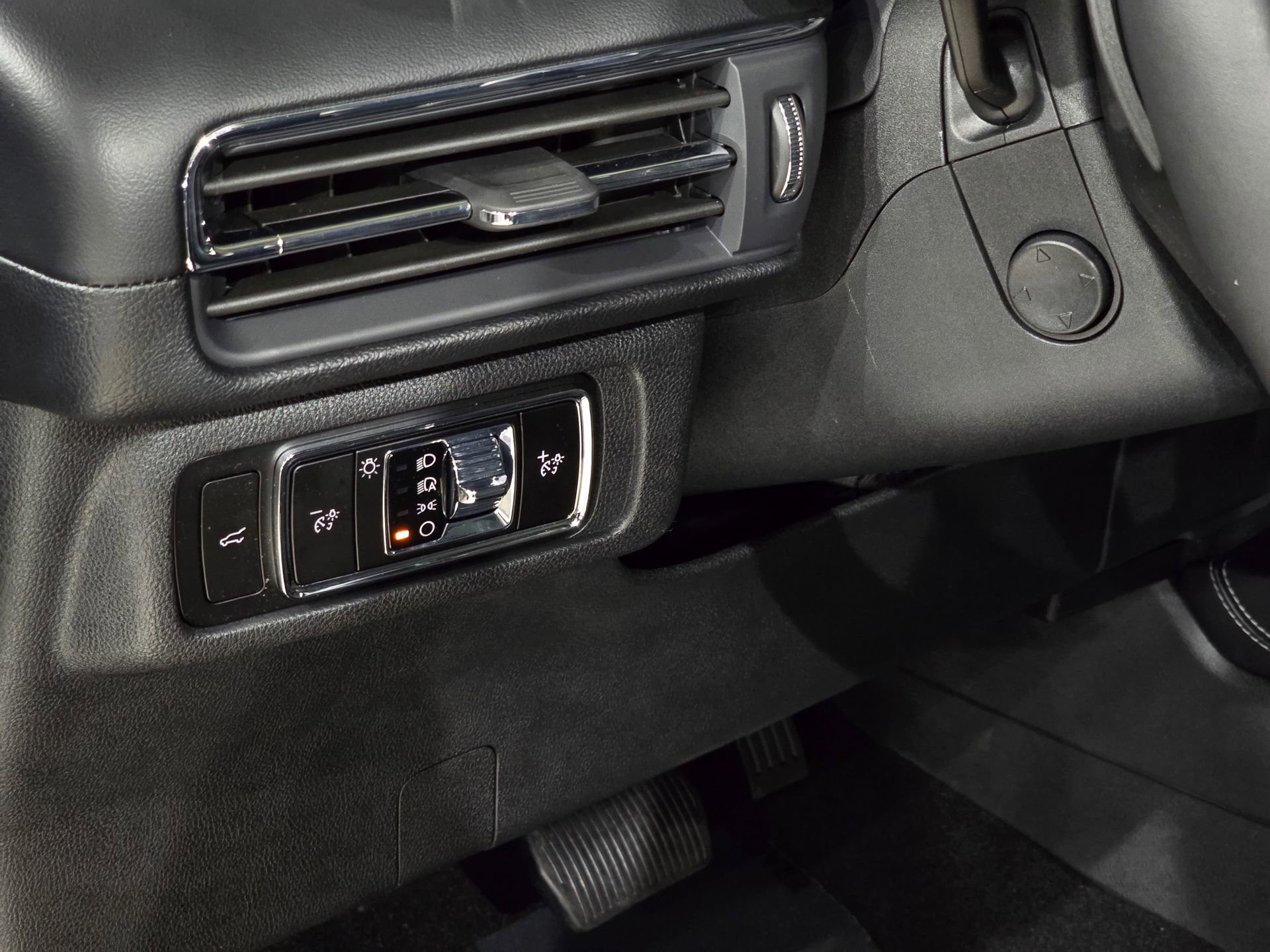 New 2025 Lincoln Corsair Reserve w/ Equipment Group 202A image 15