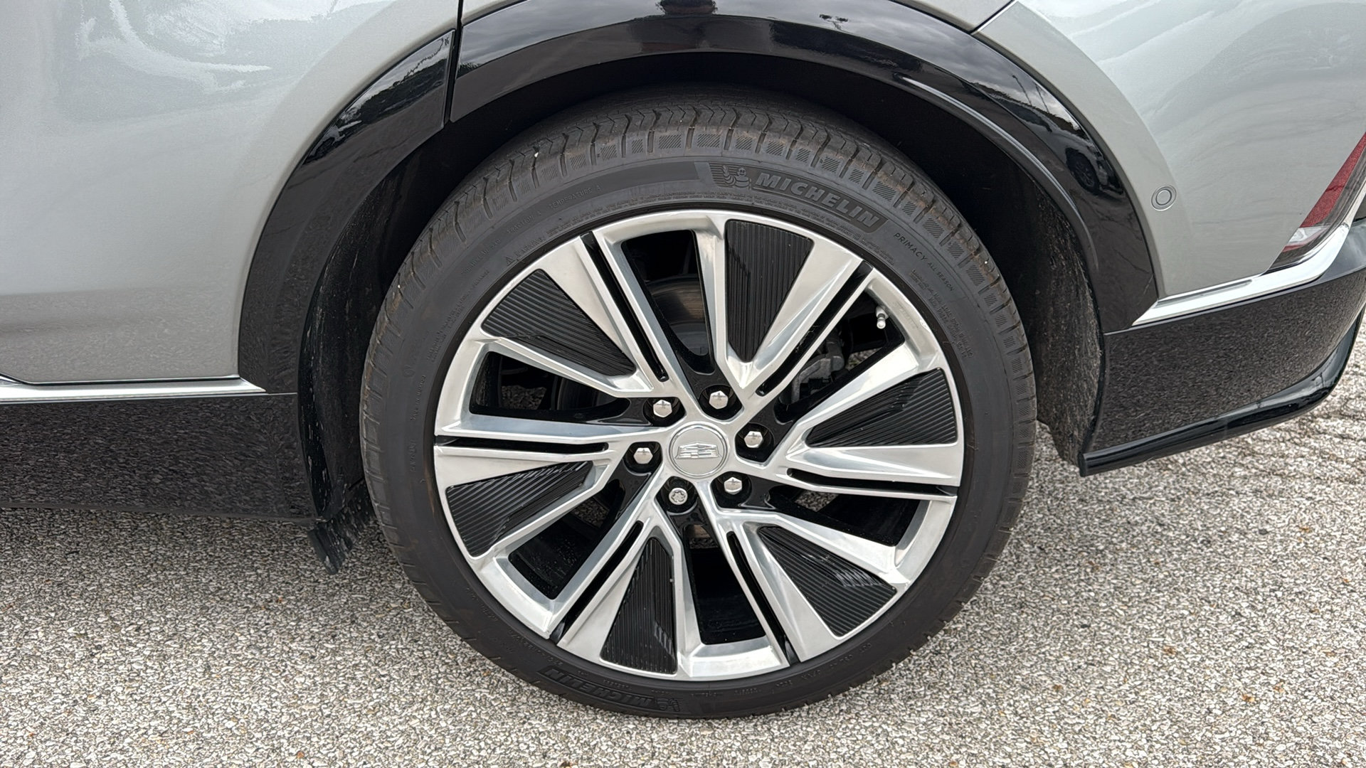 Certified 2025 Cadillac Lyriq Luxury w/ LPO, Floor Liner Package AWD/4WD image 31