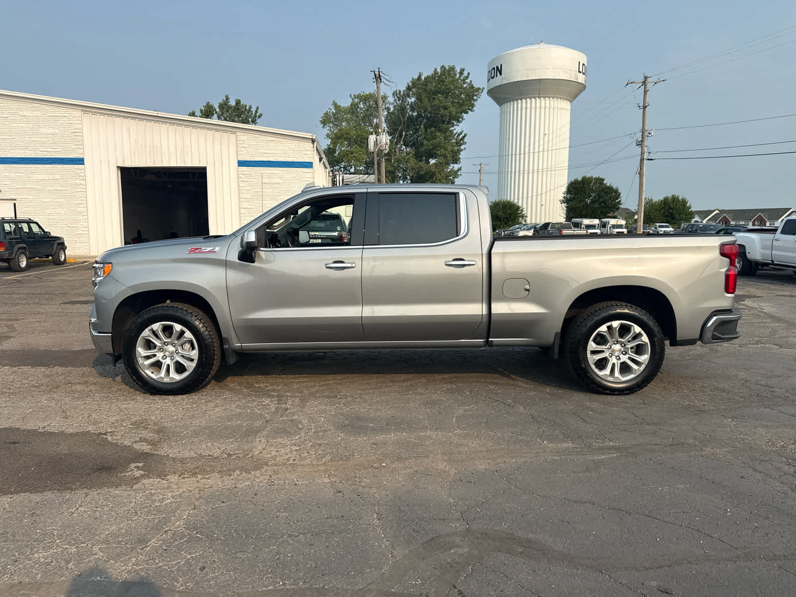 Certified 2025 Chevrolet Silverado 1500 LTZ AWD/4WD image 2