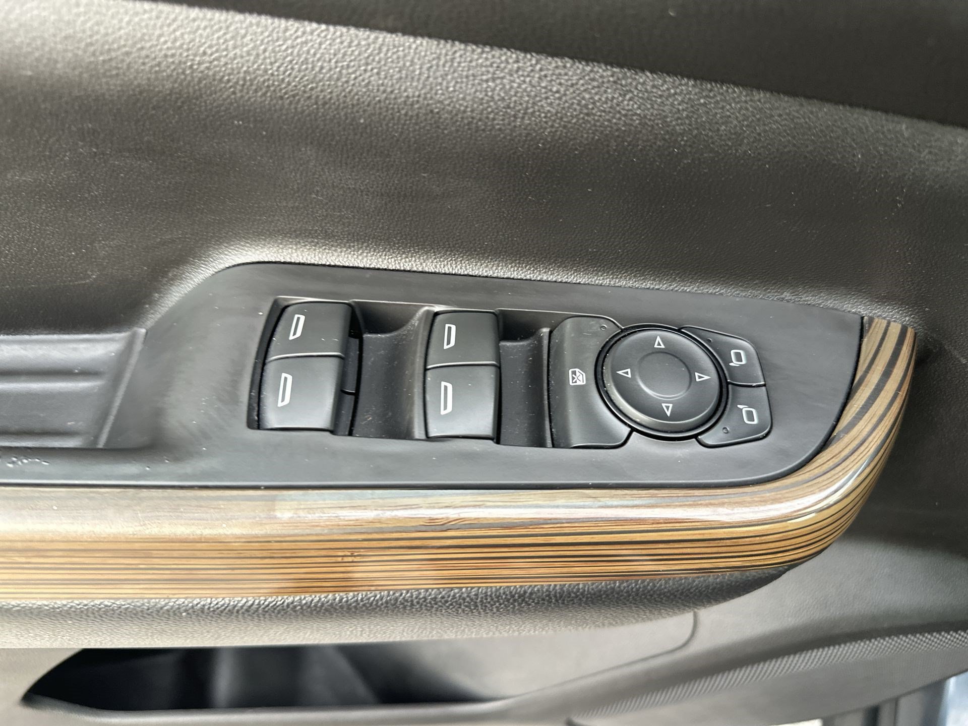 Used 2019 GMC Acadia SLE FWD image 15