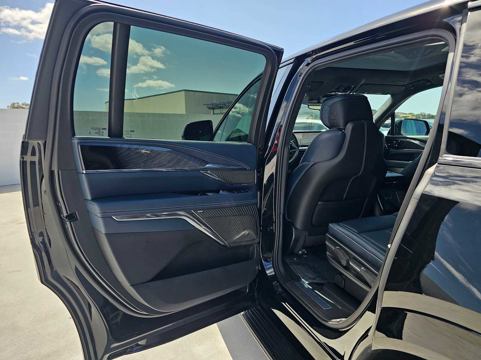 Used 2025 Cadillac Escalade IQ Sport 2 AWD/4WD image 18