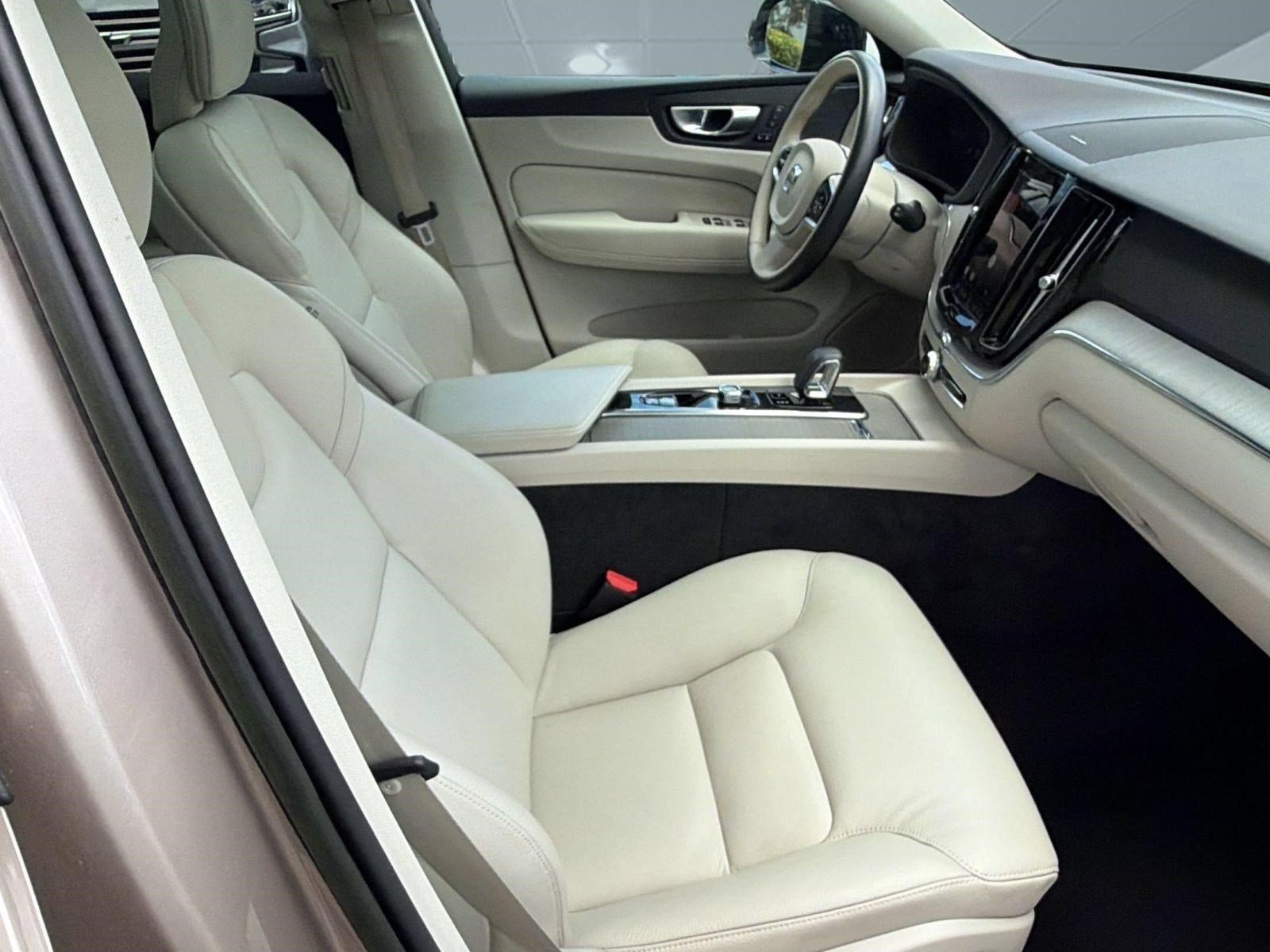 Certified 2023 Volvo XC60 B5 Plus w/ Climate Package FWD image 23