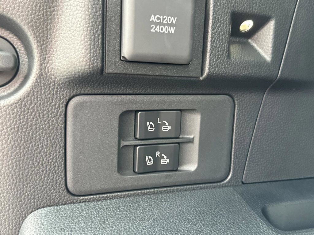 Used 2026 Lexus LX 700h Overtrail AWD/4WD image 25