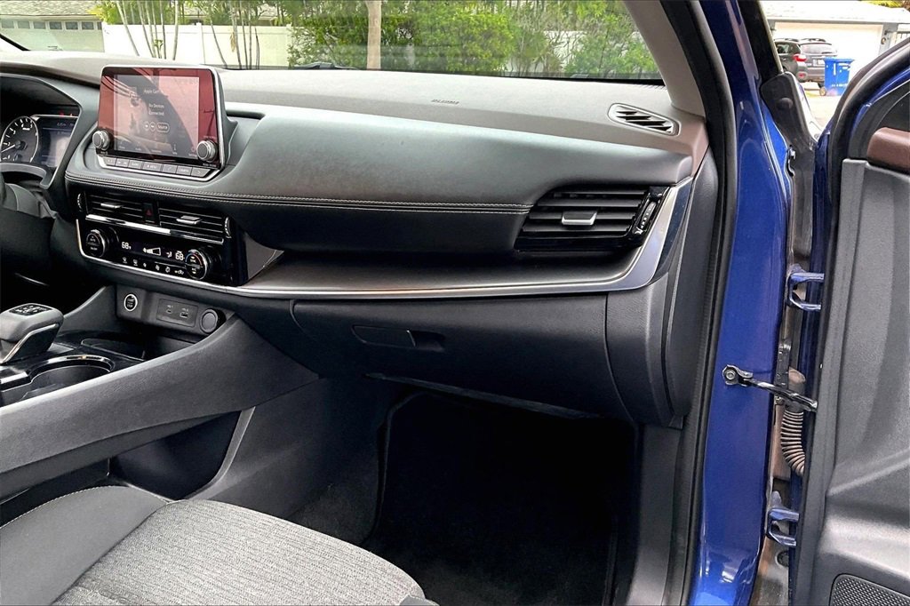 Used 2021 Nissan Rogue SV image 16