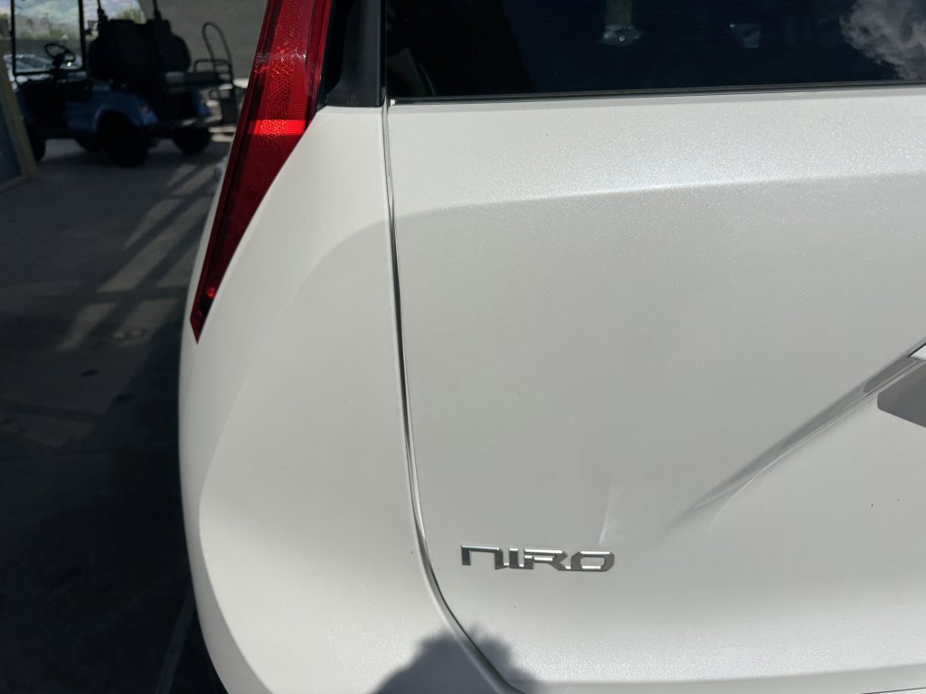 Used 2024 Kia Niro EX Touring FWD image 14