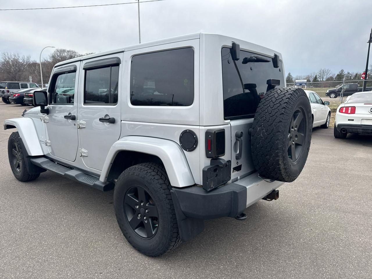 Used 2012 Jeep Wrangler Unlimited Sahara w/ Connectivity Group AWD/4WD image 7