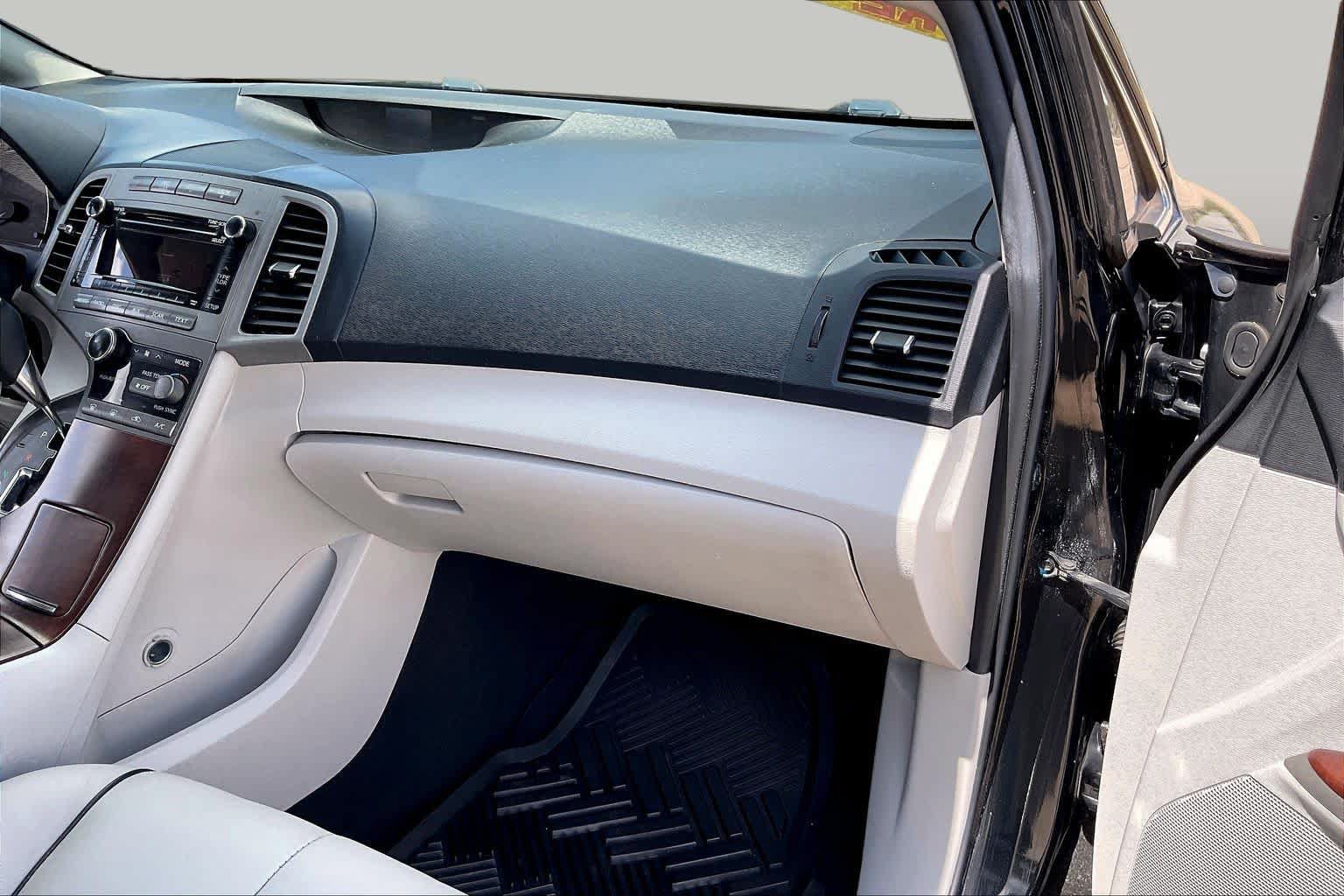 Used 2011 Toyota Venza w/ Leather Pkg FWD image 14