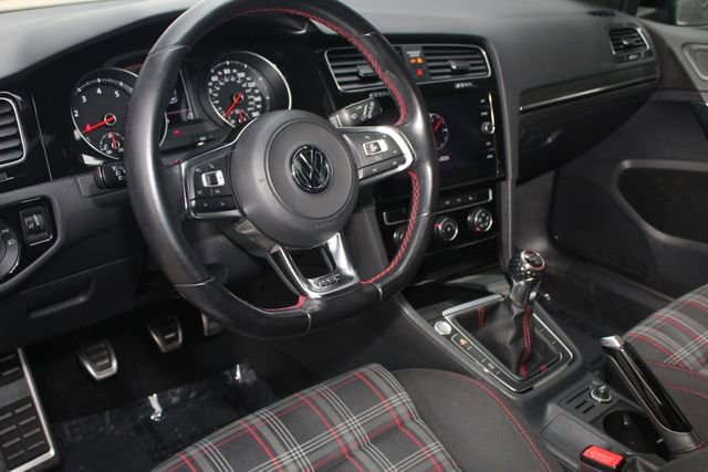 Used 2018 Volkswagen Golf 4-Door image 4