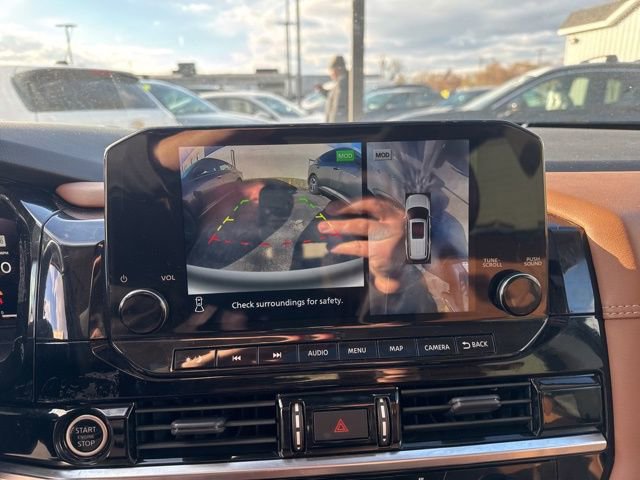 Used 2023 Nissan Pathfinder Platinum image 15