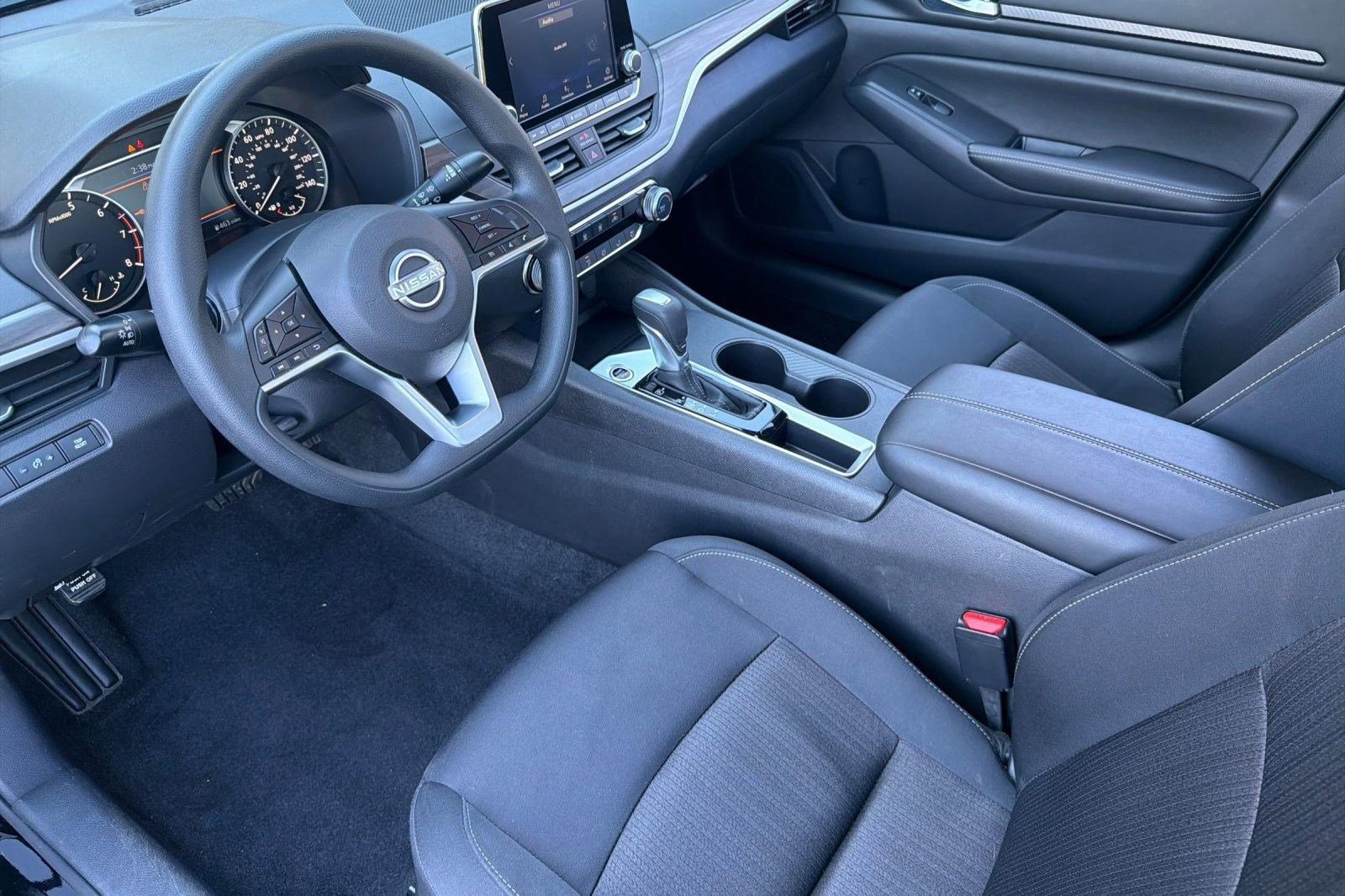 Used 2025 Nissan Altima 2.5 SV image 4
