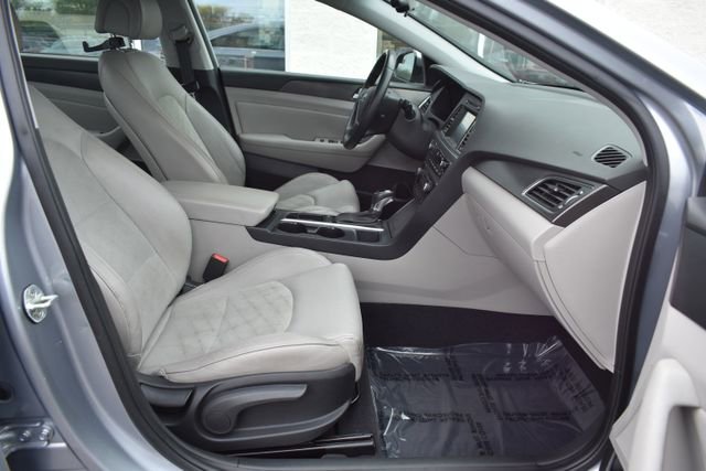 Used 2017 Hyundai Sonata Sport w/ Value Edition Package 02 FWD image 39