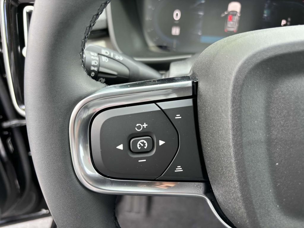 New 2025 Volvo XC40 B5 Core w/ Protection Package Premier image 17